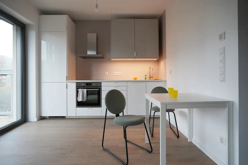 Vollmöbliert Neubau-Erstbezug-Studio in dem Zentrum Lichtenberg — photo 1